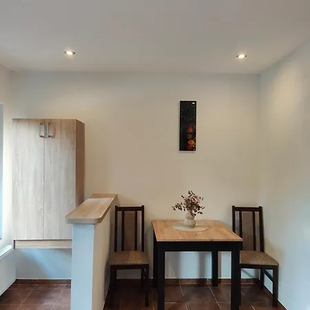 Parrot District Нове-Замки