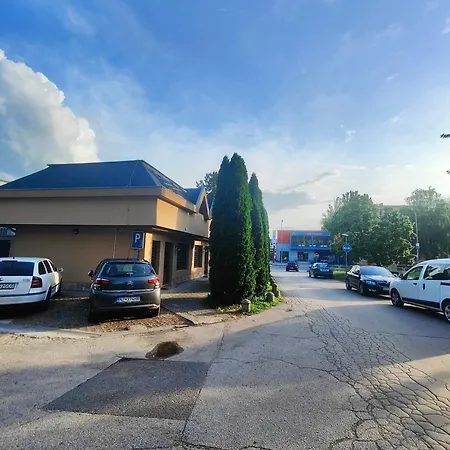 Aparthotel Parrot District