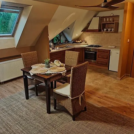 Aparthotel Parrot District Nové Zámky