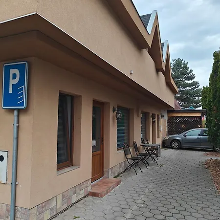 Апарт-отель Parrot District Нове-Замки