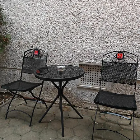 Aparthotel Parrot District *