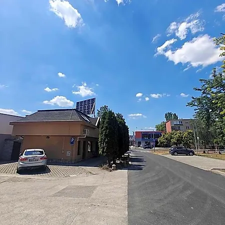 Parrot District Apartahotel Nové Zámky