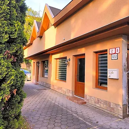 Apartahotel Parrot District Nové Zámky