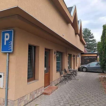 Parrot District Apartahotel Nové Zámky