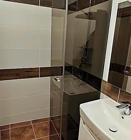 Parrot District Apartahotel 3*
