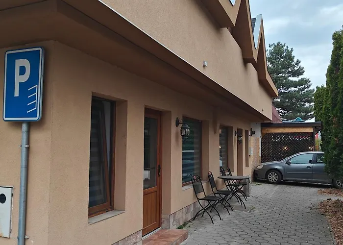 Aparthotel Parrot District Nové Zámky